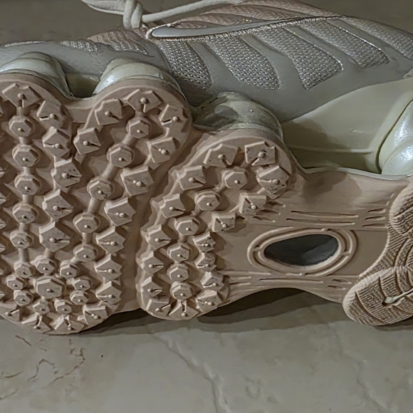 Nike Shox White/creme Sneakers - Picture 2 of 4